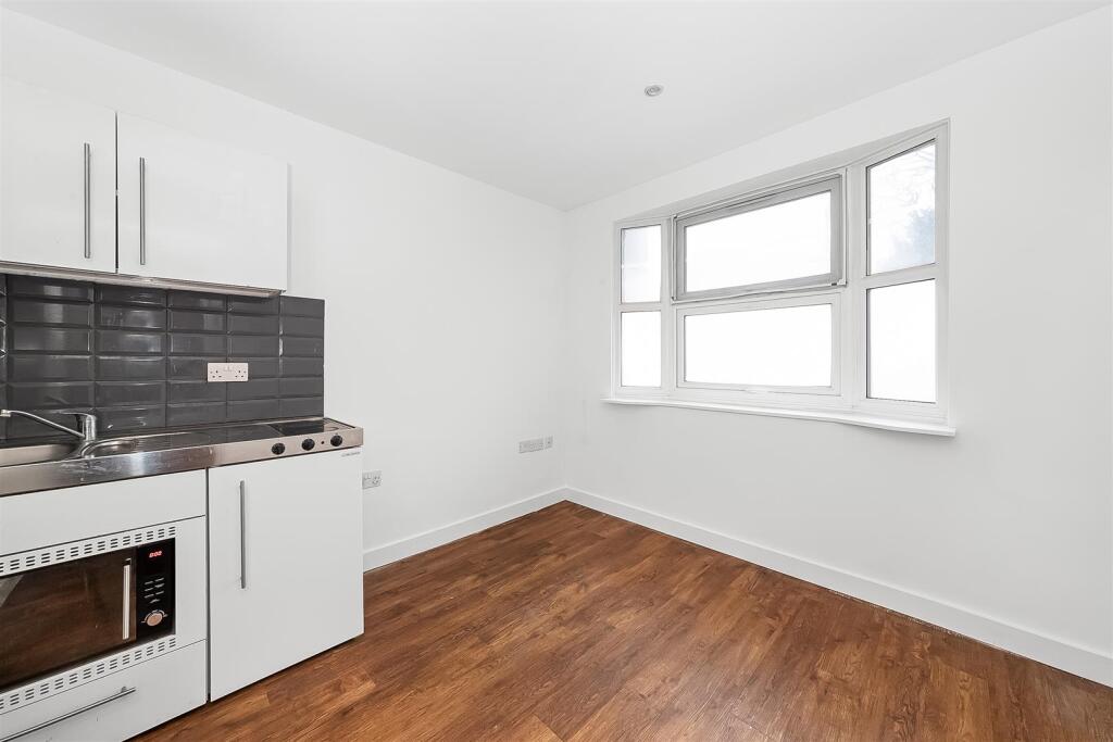 Apartment in London - View 5