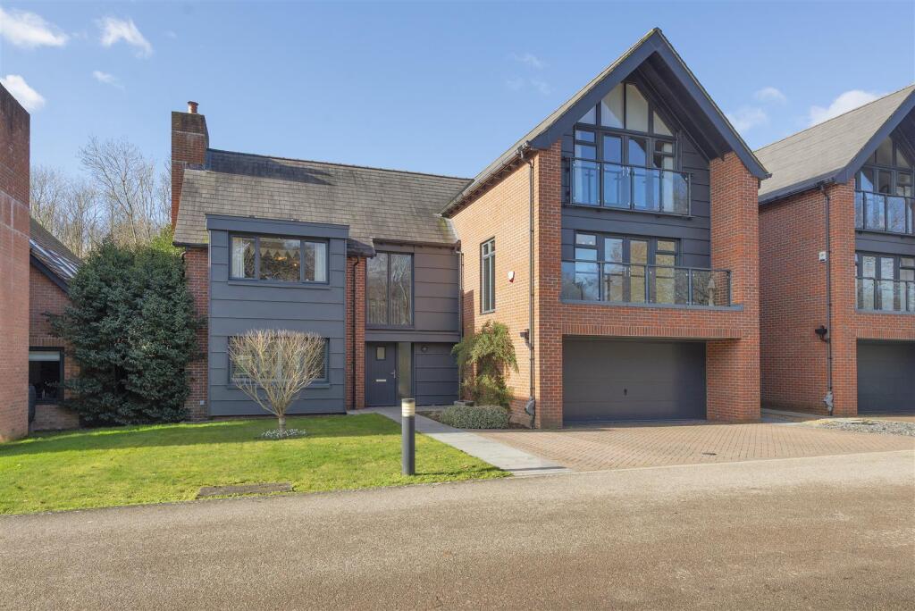 Main image of property: Woodland Gate Walk, Leybourne, West Malling