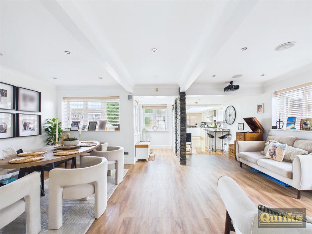 House in Basildon, Wickford - View 5