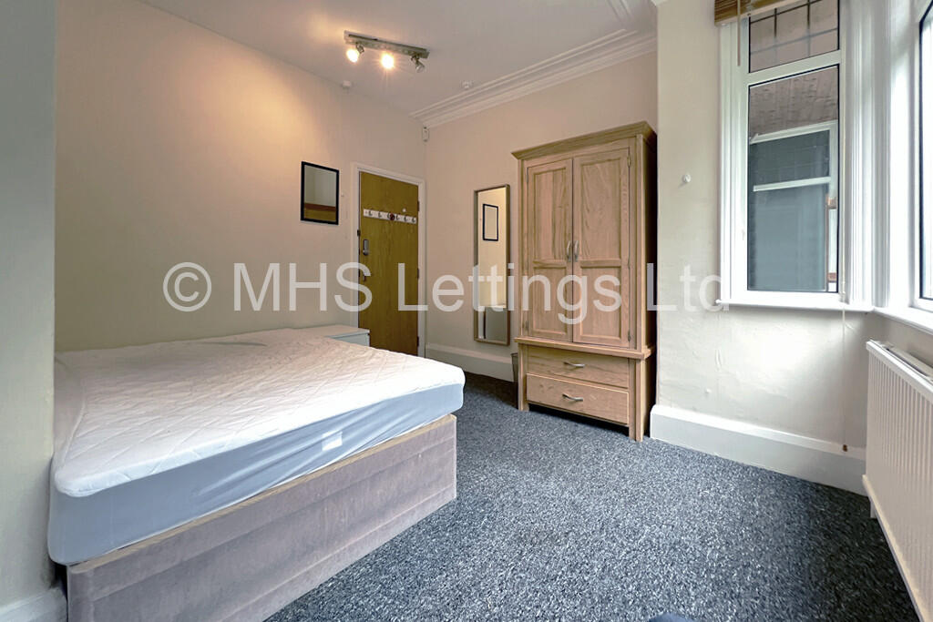 8 Rokeby Gardens, Leeds, Ls6 3JZ - More