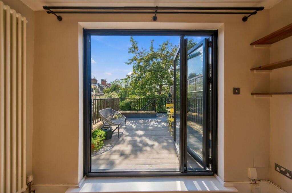 Apartment in London - More