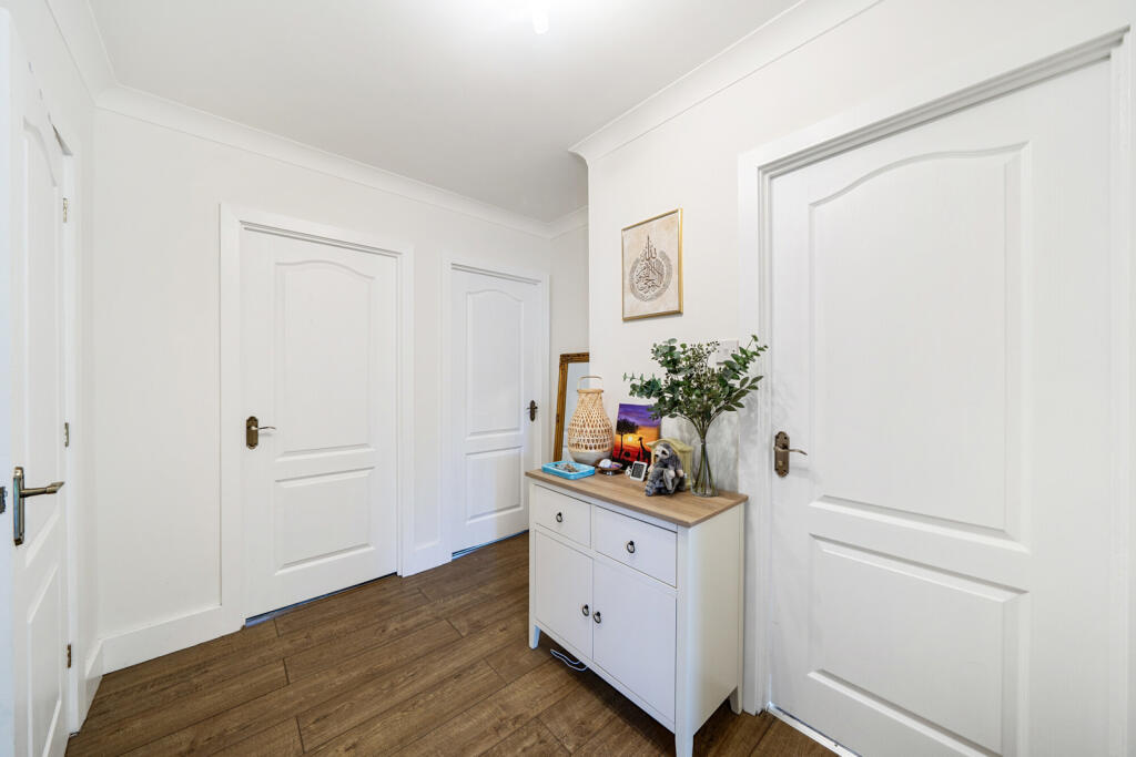 Apartment in Southall - View 4