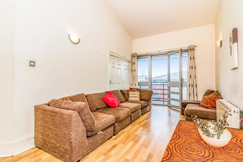 Apartment in Manchester, City Centre - View 3