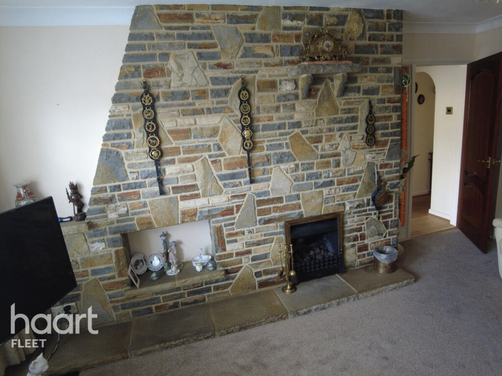 House in Rushmoor, Cove West Heath, The Crescent - More