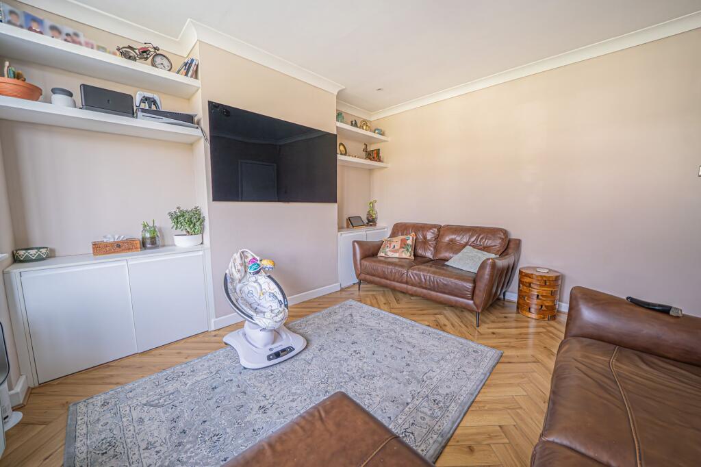 Wellington Grove, Solihull, B91 photo 4