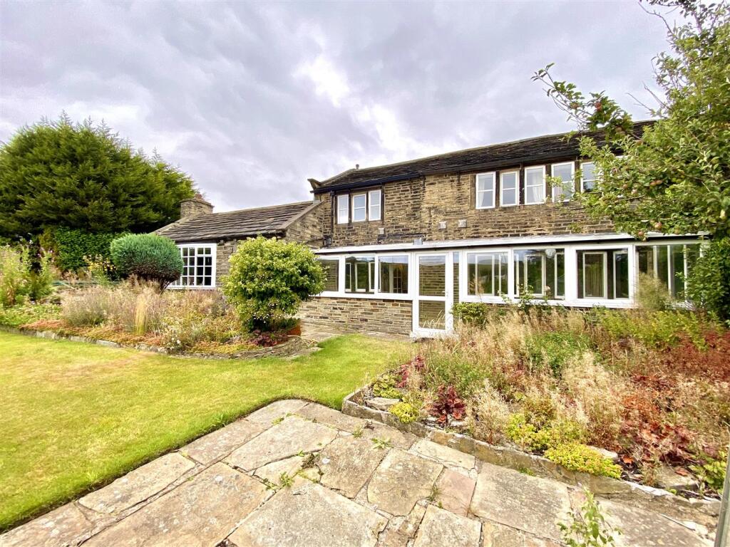 Main image of property: 15 Back Green, Outlane