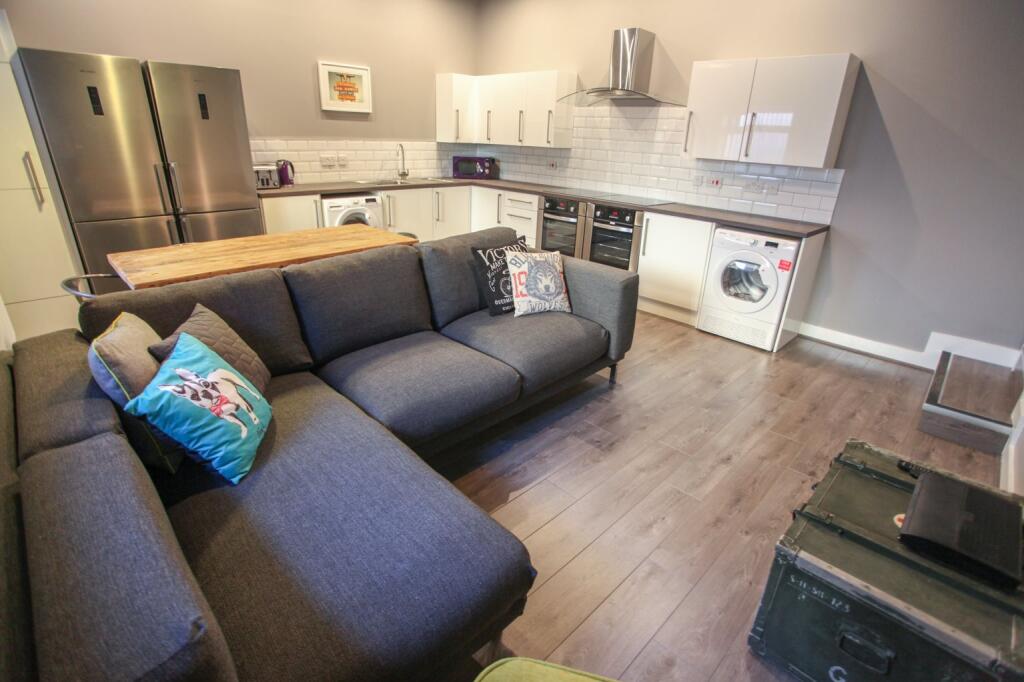 Main image of property: Kensington, L7 2RF, 