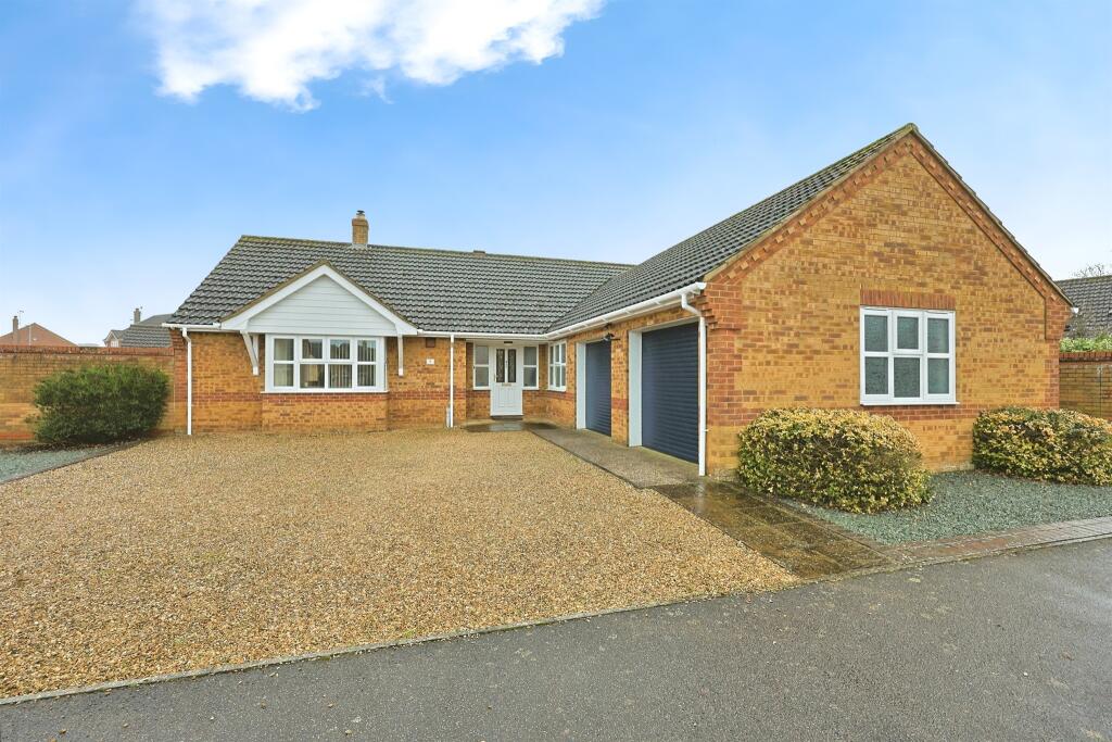 3-bed bungalow on Woodpecker Drive, Watton, Thetford, £425,000