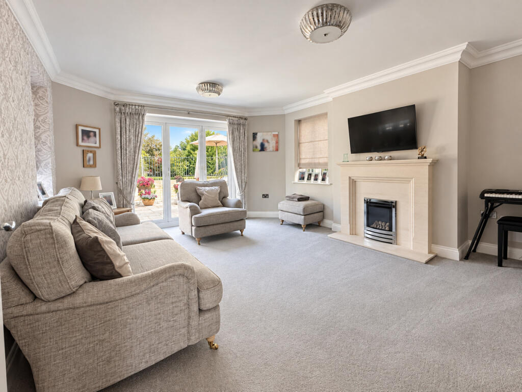 House in Rochford, Rayleigh - More
