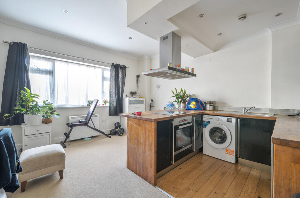 Apartment in Brighton - View 3