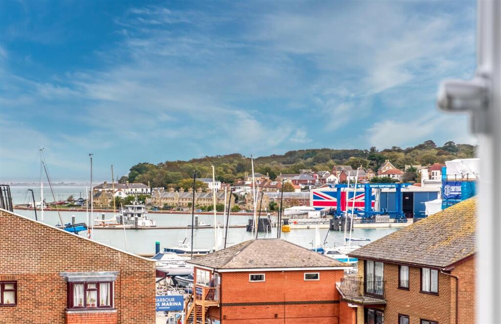 Cowes, Isle of Wight photo 3