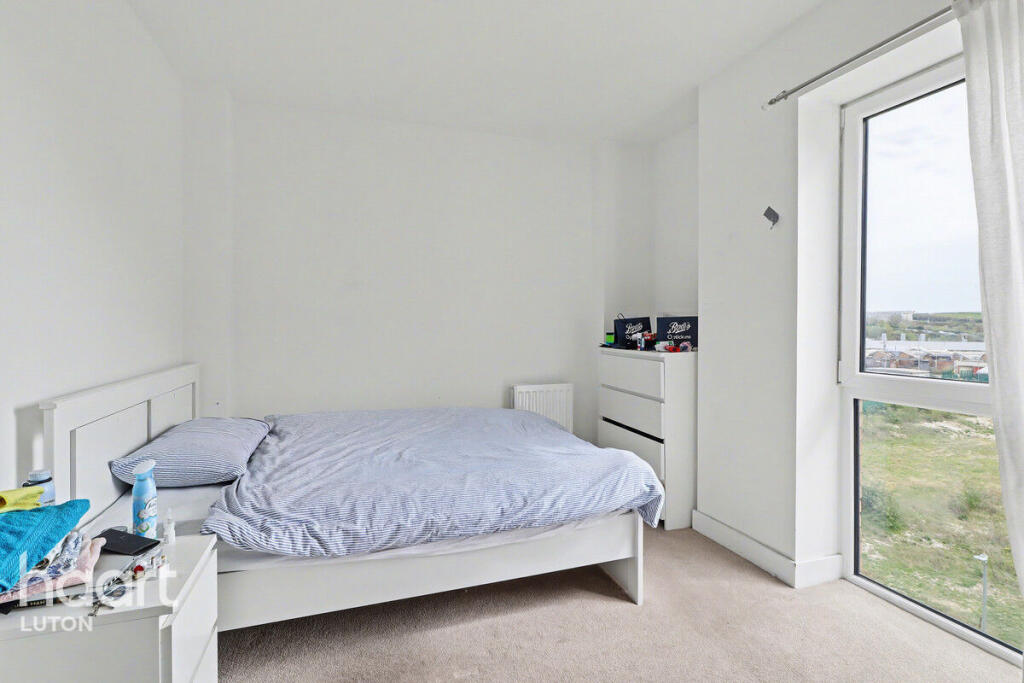 Apartment in Luton - More