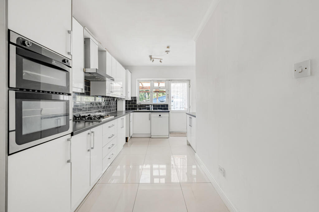 House in Twickenham - View 3