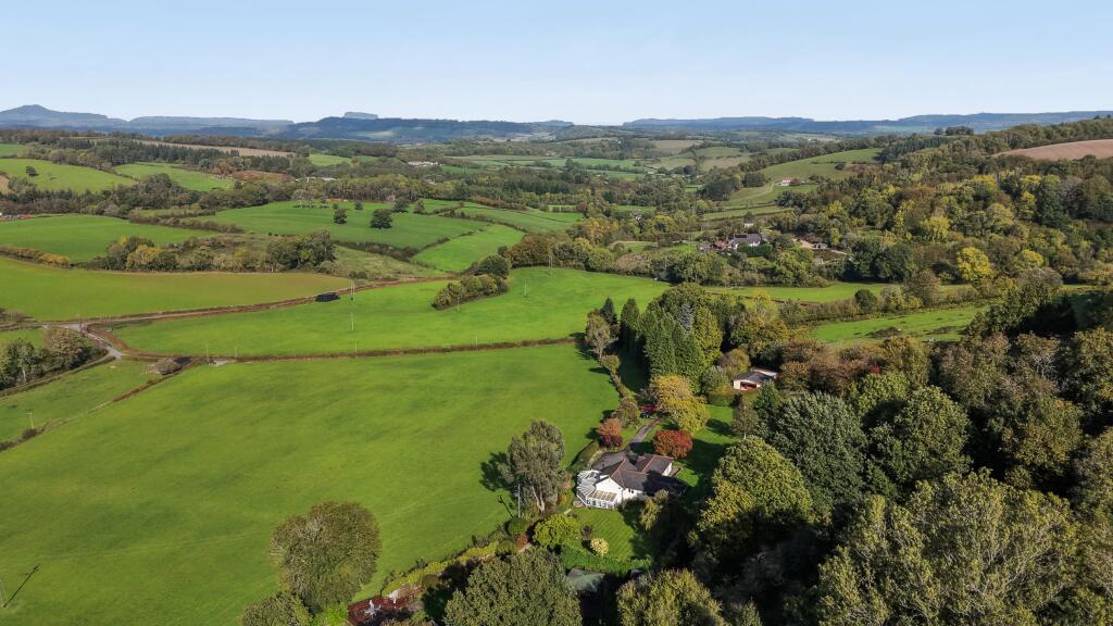 Pontypool MONMOUTHSHIRE photo 2