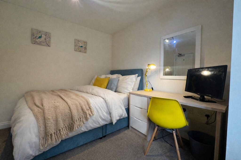 Main image of property: Sona Gardens, Reading