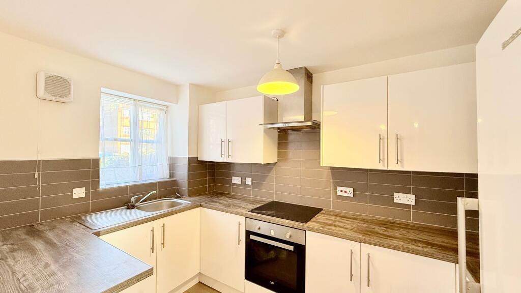 Main image of property: Enfield Lock, EN3