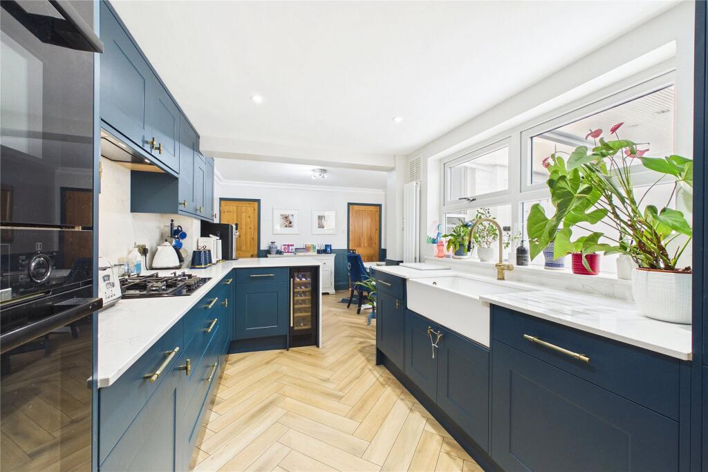 House in Surrey Heath, Chobham - View 5
