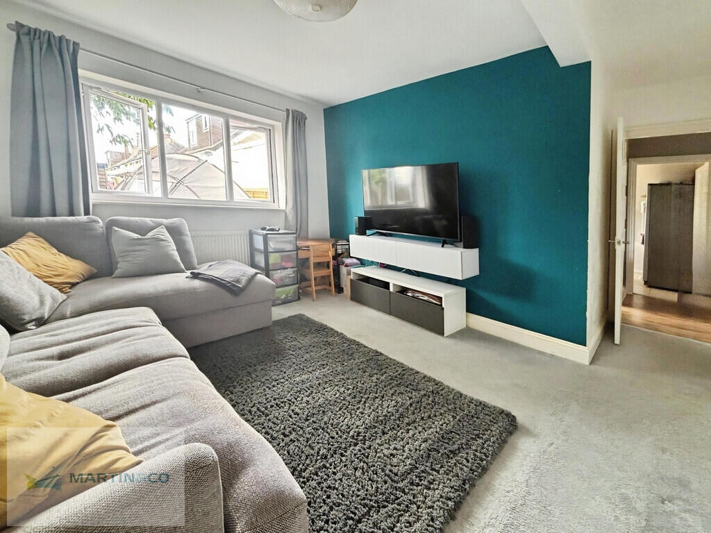Apartment in Kingston upon Thames - View 3