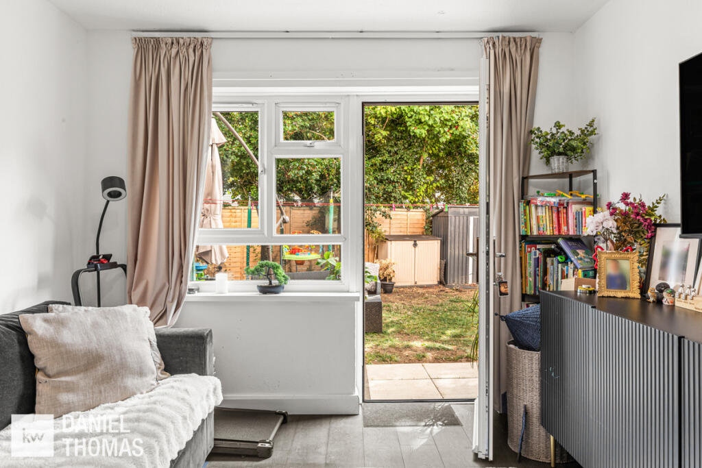 Apartment in Enfield - View 5