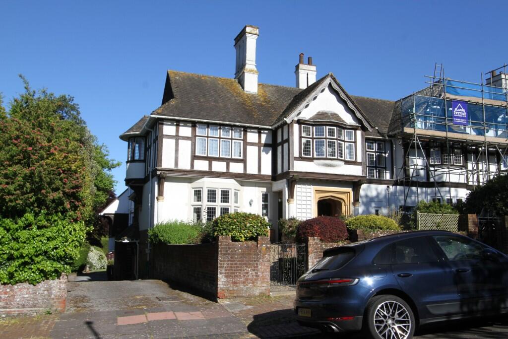 Apartment in Eastbourne, Holywell - View 2