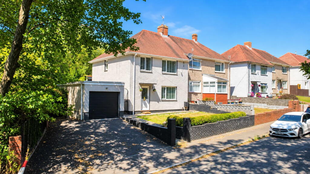 3-bed semi-detached on Heol Y Vagwr, Clydach, Swansea, West Glamorgan SA6, £180,000