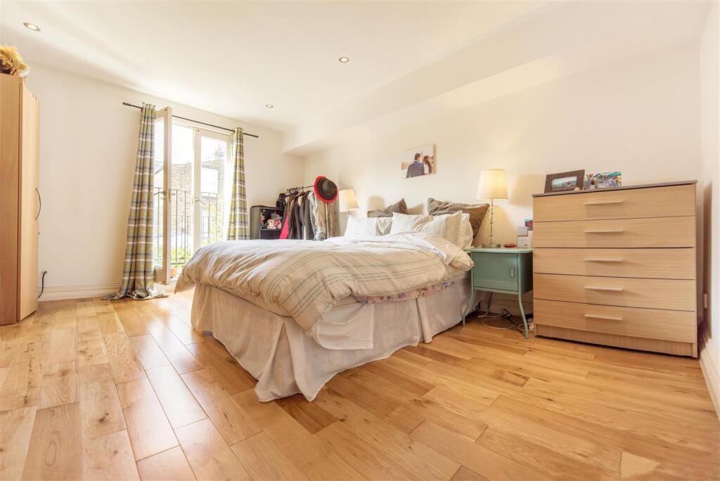 Apartment in London, Abbeville Village, Clapham - View 3