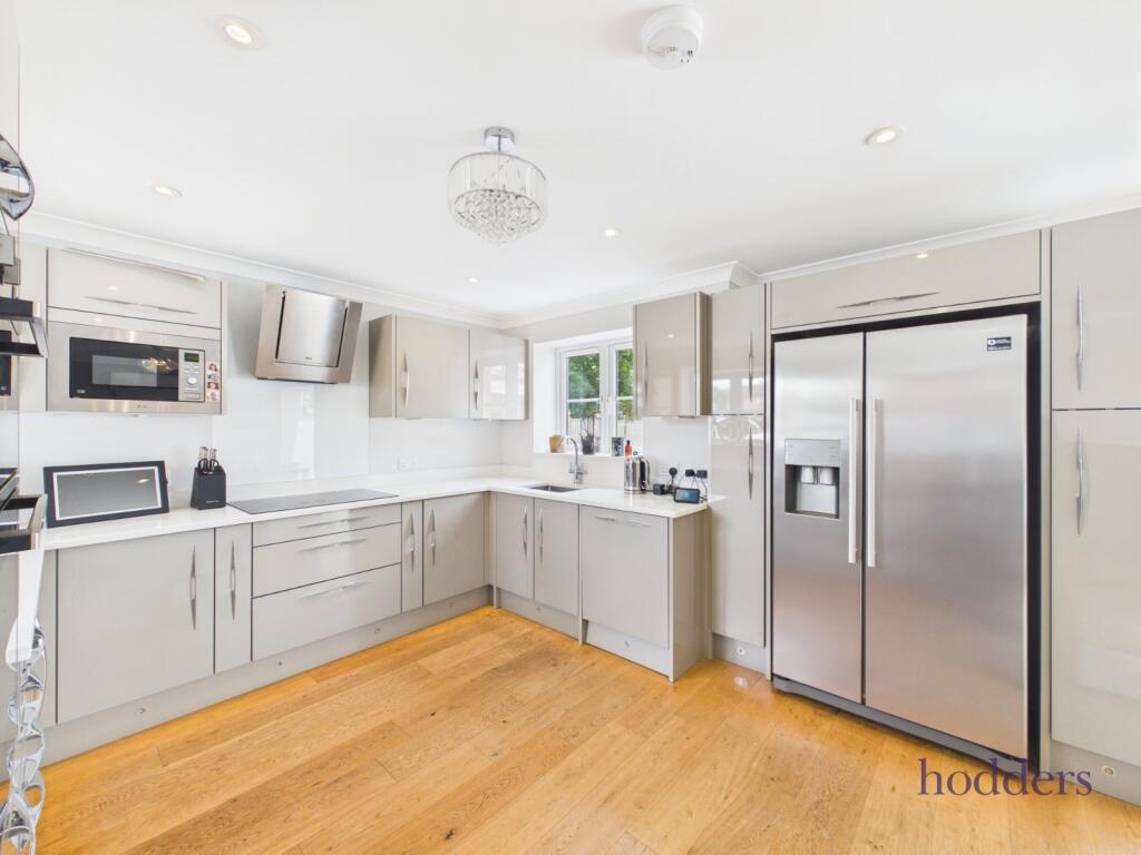 House in Runnymede, Addlestone - View 4
