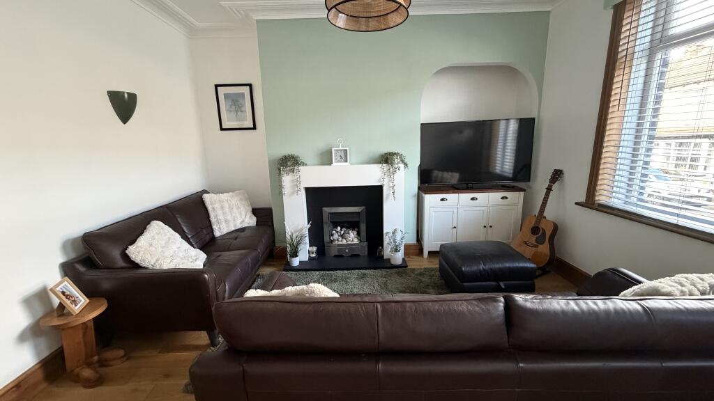 House in Bradford, West Yorkshire - View 4