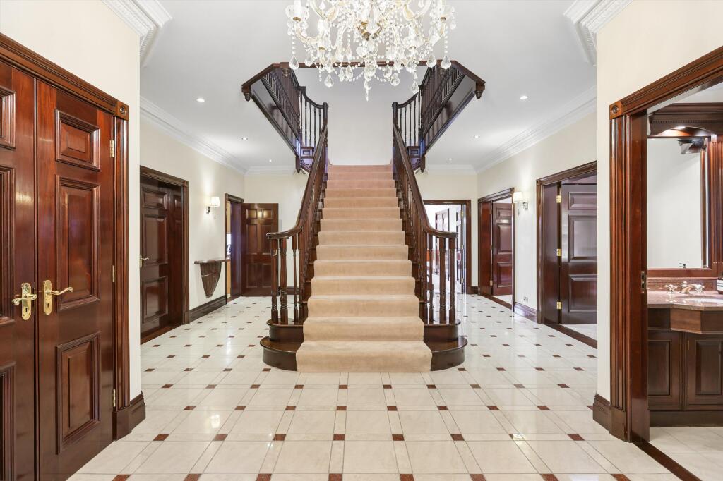 House in Runnymede, Callow Hill - View 5