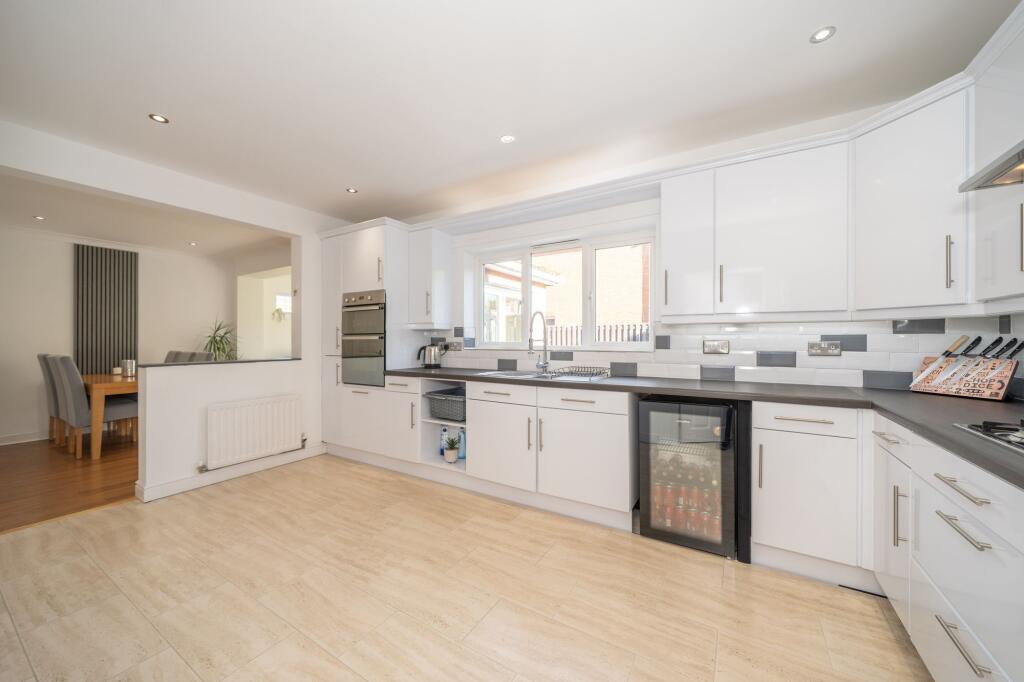 House in Dunfermline, Masterton - View 4