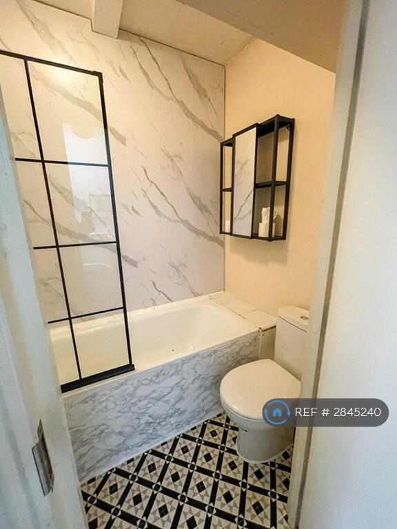 5 bedroom terraced house for rent