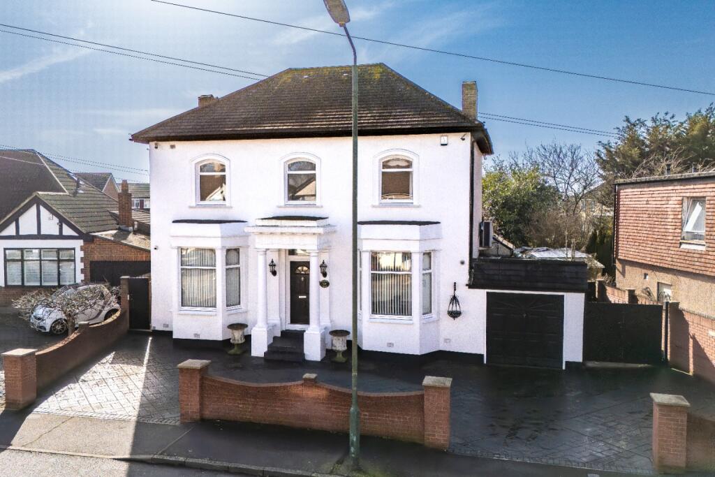 4-bed detached on Belmont Road, Erith/Bexleyheath Border, £800,000