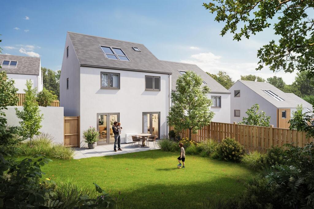 4-bed semi-detached on Roselyon Gardens, Par, £419,950