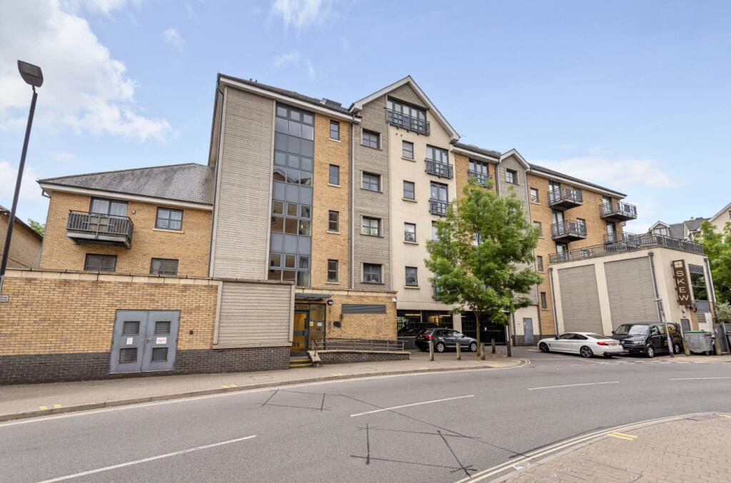 Apartment in East Hertfordshire, Bishop's Stortford - More