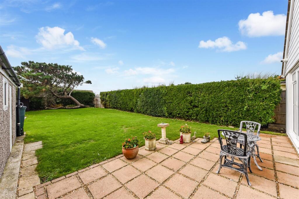 Farm Road, Bracklesham Bay, Chichester photo 3
