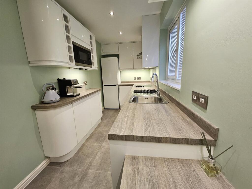 Apartment in Twickenham - View 5