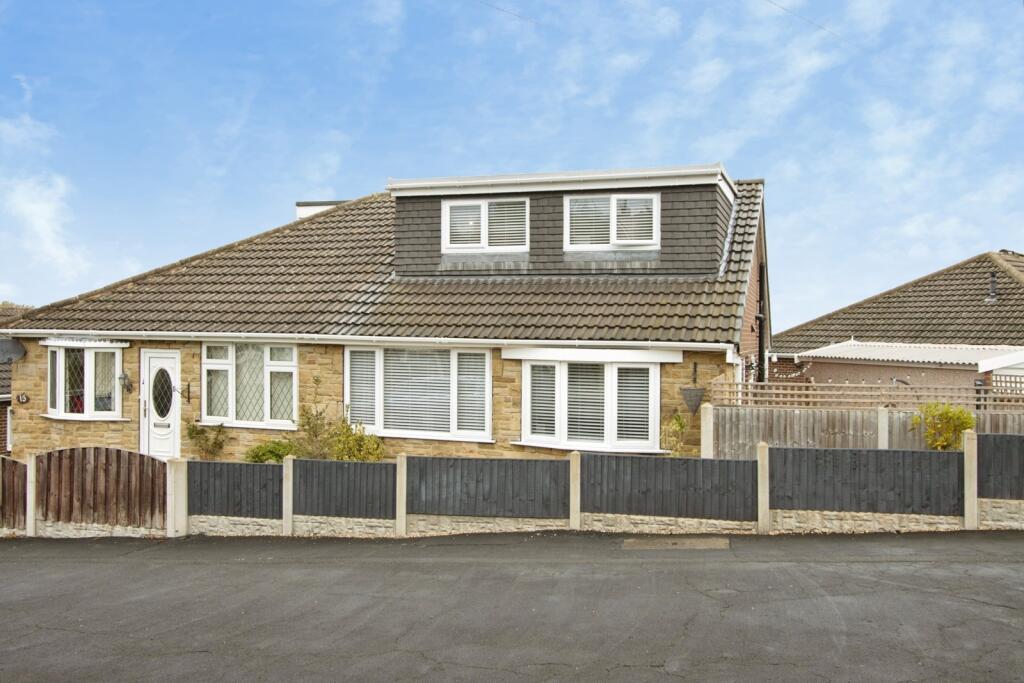 3-bed bungalow on Julie Avenue, Durkar, Wakefield, West Yorkshire, WF4, £250,000
