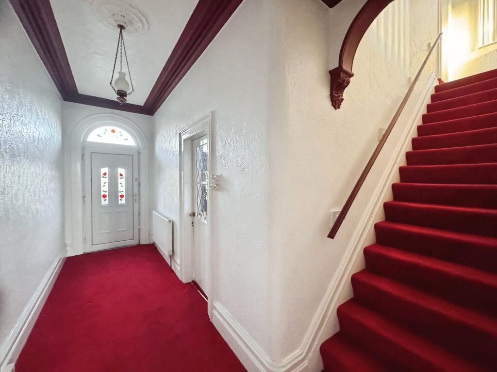 House in Kirklees, Cleckheaton - View 3