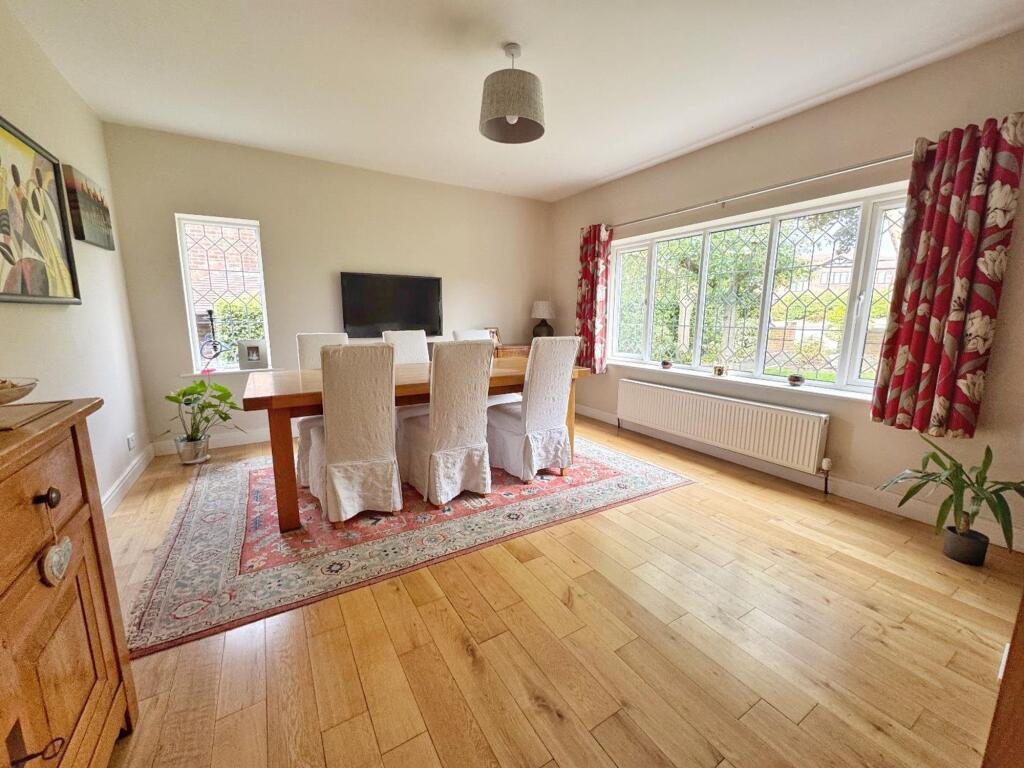 Carrwood Avenue, Bramhall, SK7 photo 4