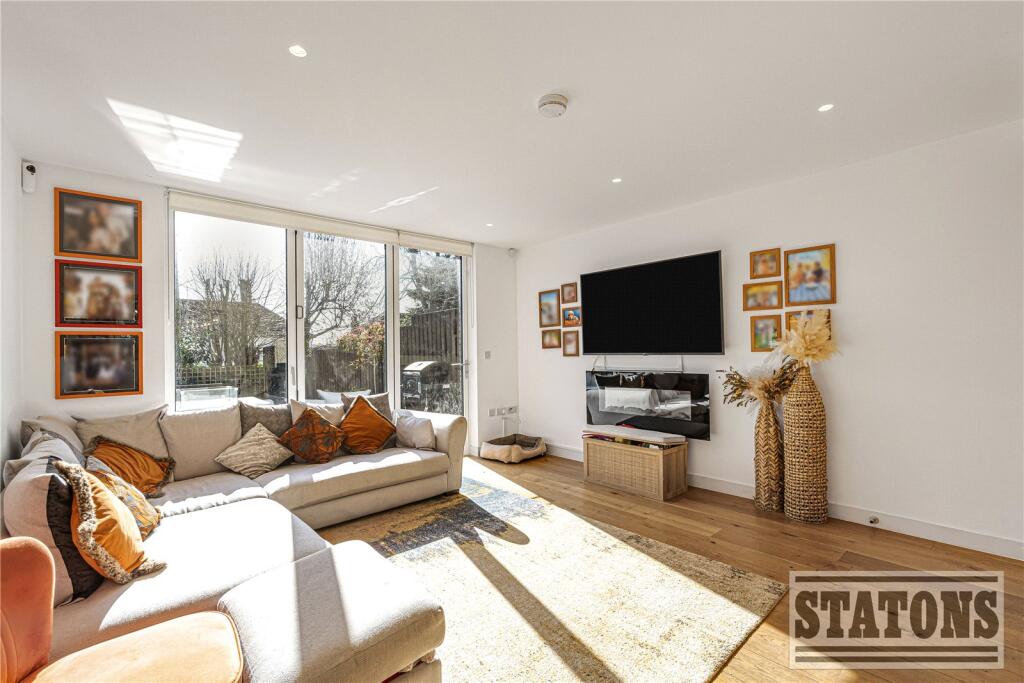House in London, Underhill, High Barnet - View 2