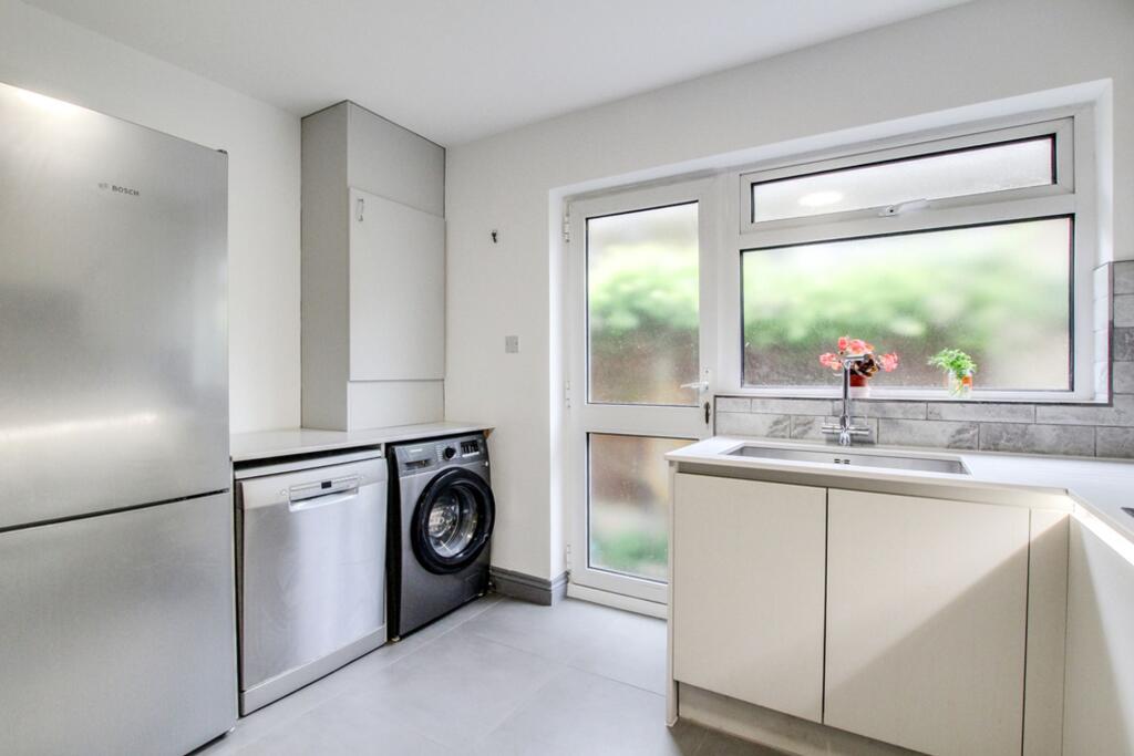 Alderney Gardens, Wickford, SS11 photo 4