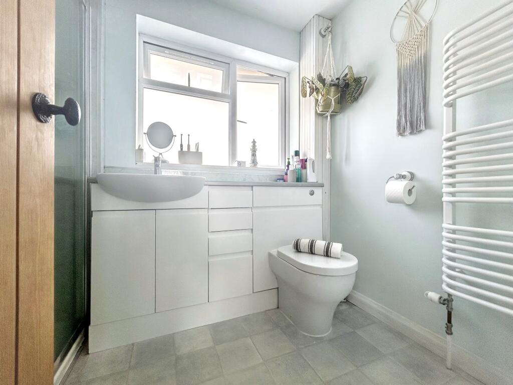 Tuckwell, Kempsford, Gloucestershire, GL7 photo 3