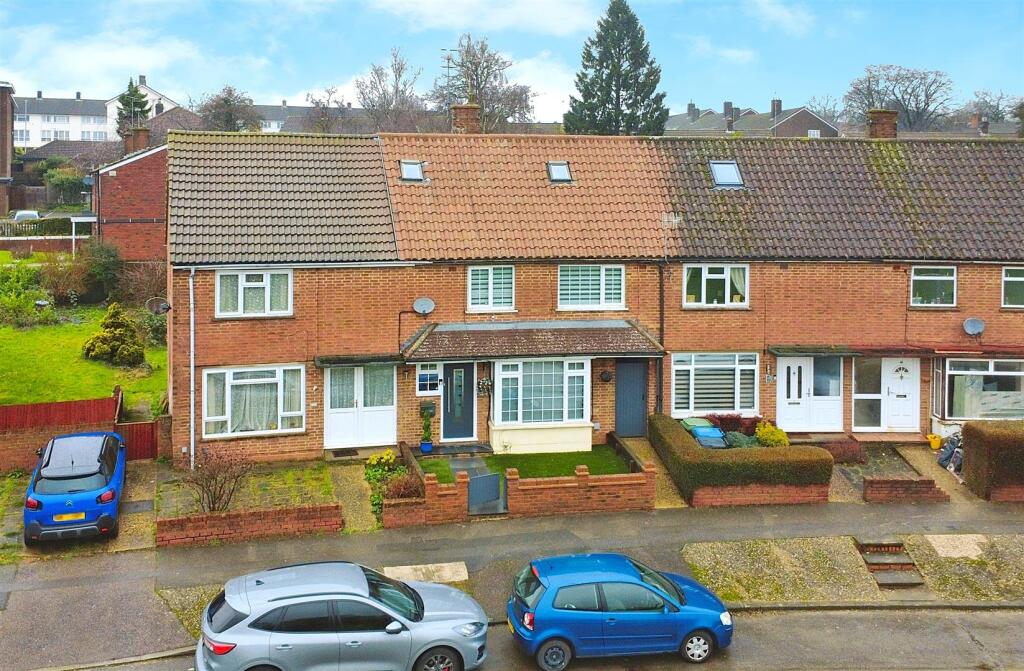 Main image of property: Six Acres, Bennetts End, Hemel Hempstead
