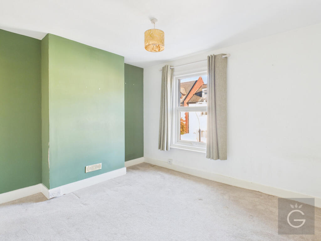 House in Reading, Newtown - More