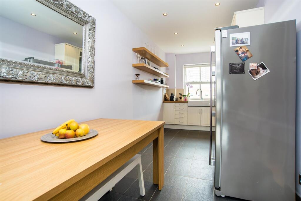 Apartment in London - View 2