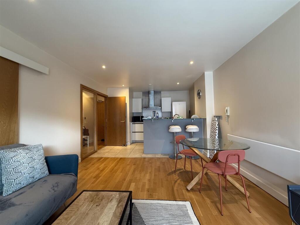 Apartment in Manchester, Northern Quarter, City Centre - View 3