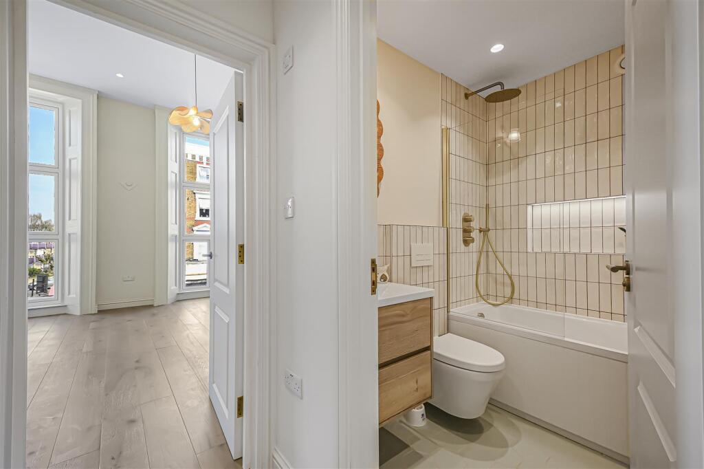 Apartment in London - View 5