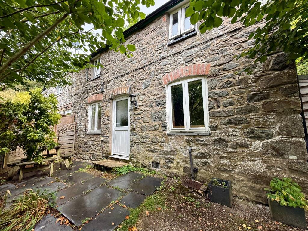 Main image of property: Bryn Teg, Commins Coch, Machynlleth, Powys, SY20 8LJ