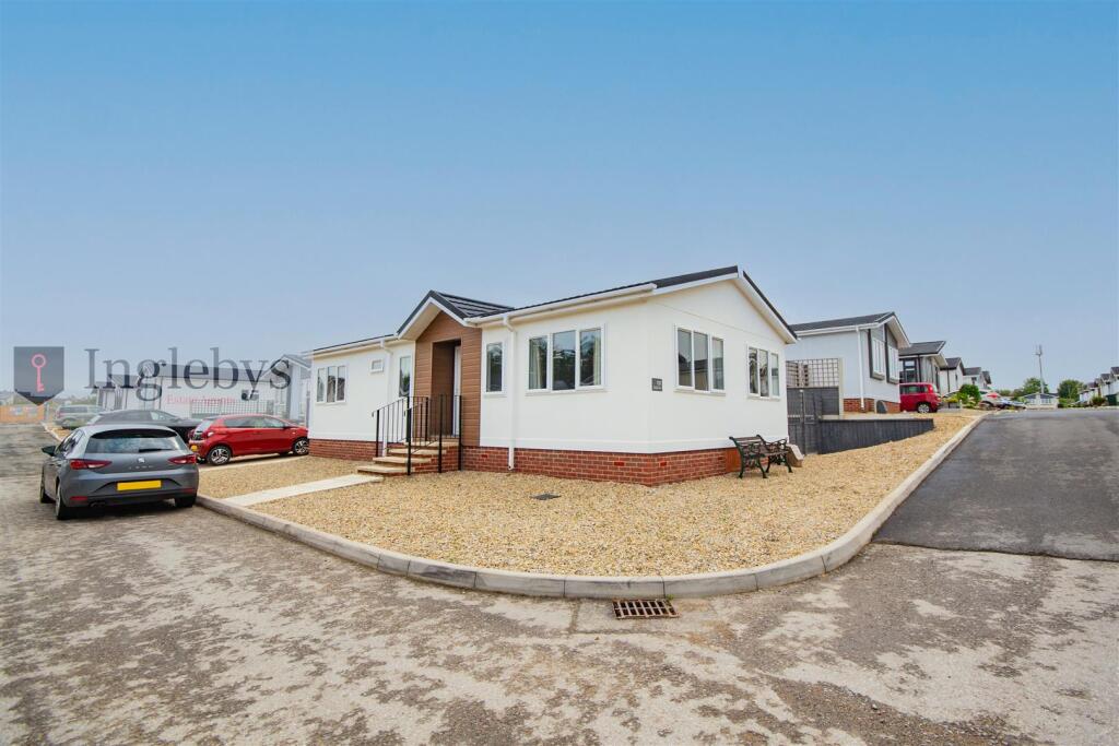 2-bed caravan on Hazelgrove, Milton Street, Saltburn By The Sea, £175,000