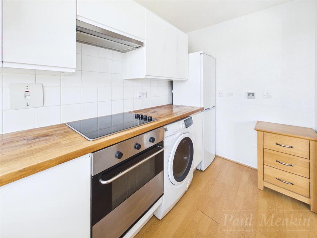 Apartment in Croydon - View 4